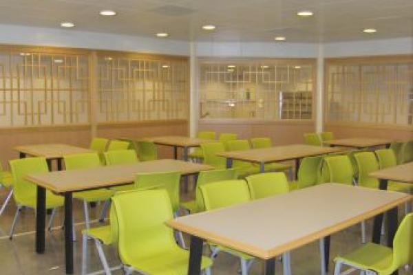 Floor layer-carpet fitter